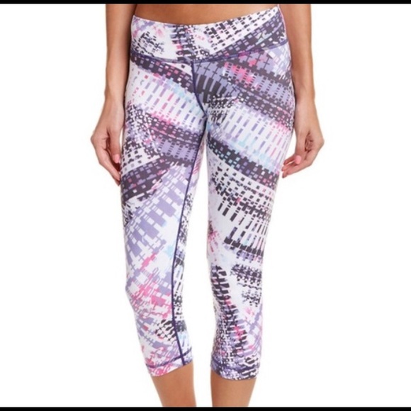 Purple Cropped Capri Leggings Yoga NEW - Picture 1 of 5